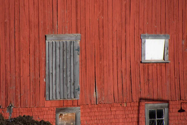 Blick Auf Tür Und Fenster Holzschuppenfassade — Stockfoto