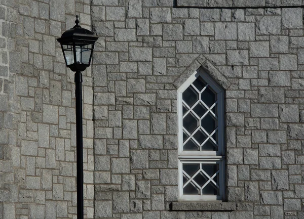 Vieux Bâtiment Dans Ville Avec Fenêtres — Photo