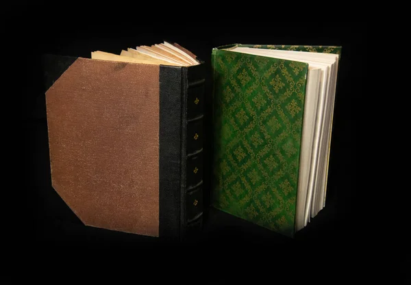 Vecchi Libri Sullo Sfondo Nero — Foto Stock