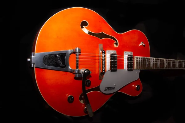 Guitarra Elétrica Vermelha Fundo Preto — Fotografia de Stock