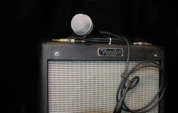 Vintage Fender Combo Amp Com Microfone — Fotografia de Stock