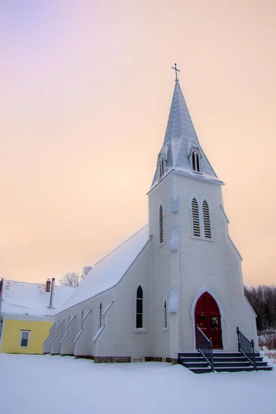 Catholic Church Building Snowy Rural Scene — Stock Photo, Image
