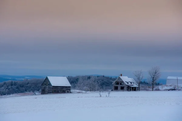 Wunderschöne Winterlandschaft Mit Schnee Bäumen Und Häusern — Stockfoto