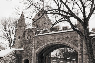 Şehrin eski ve eski mimarisi. 