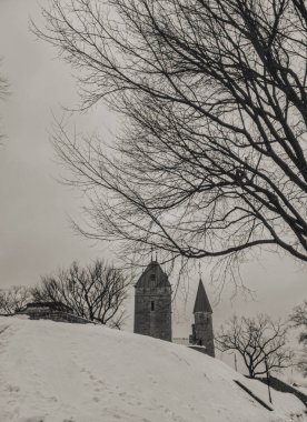 Şehrin eski ve eski mimarisi. 