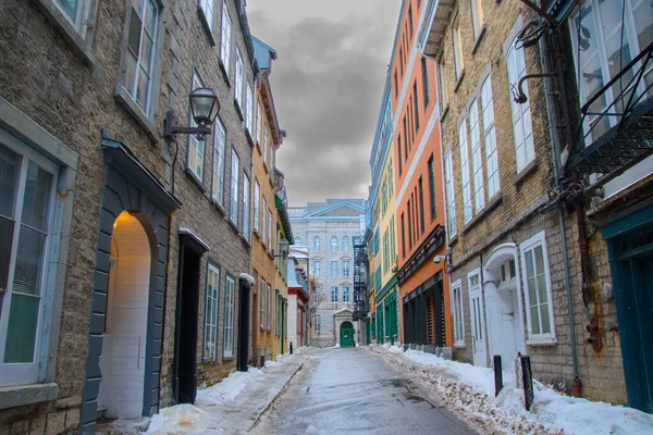 Kış Zamanı Eski Şehir Sokağının Güzel Manzarası — Stok fotoğraf