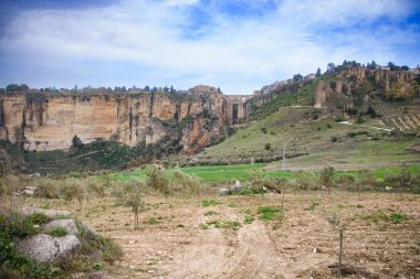 İspanya 'nın Endülüs kentindeki Ronda şehrindeki ünlü Yeni Köprü.