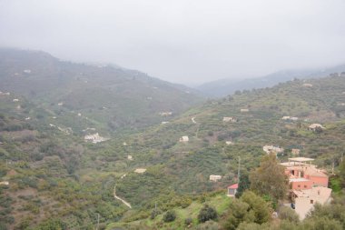 Sayalonga, Endülüs, İspanya, Sierra de Tejeda kasabasından dağa bakın.