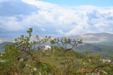 İspanya, Endülüs, Abdalajis 'in çok güzel bir vadisini görmek.