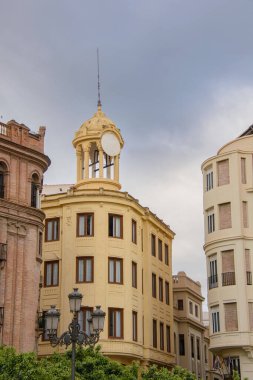 İspanya 'nın Endülüs kentindeki Cordoba şehrinin merkezindeki güzel Tendillas Meydanı manzarası