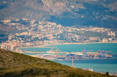Malaga 'nın Benalmadena yakınlarındaki dağdan görünüşü, Endülüs, İspanya