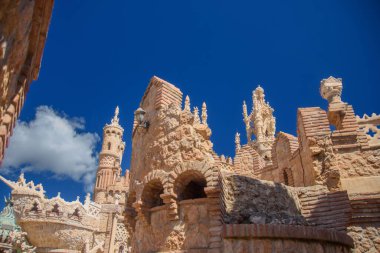 Benalmadena, Endülüs, İspanya 'daki güzel Colomare şatosunun manzarası