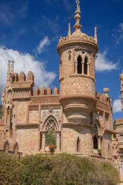 Benalmadena, Endülüs, İspanya 'daki güzel Colomare şatosunun manzarası