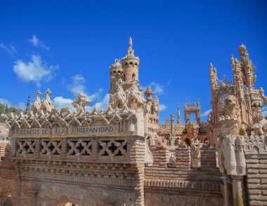 Benalmadena, Endülüs, İspanya 'daki güzel Colomare şatosunun manzarası