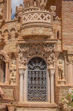 Benalmadena, Endülüs, İspanya 'daki güzel Colomare şatosunun manzarası