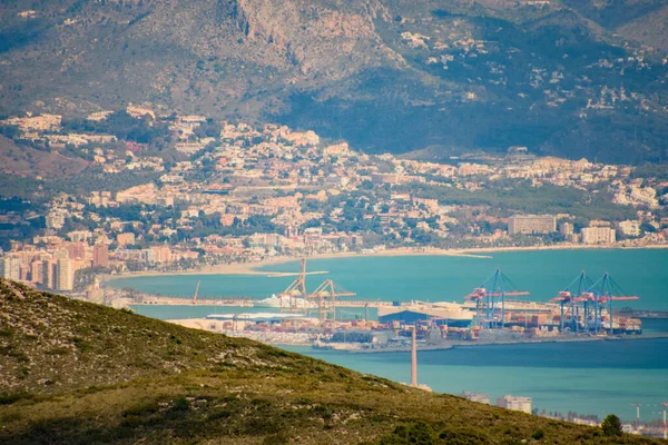 Malaga 'nın Benalmadena yakınlarındaki dağdan görünüşü, Endülüs, İspanya