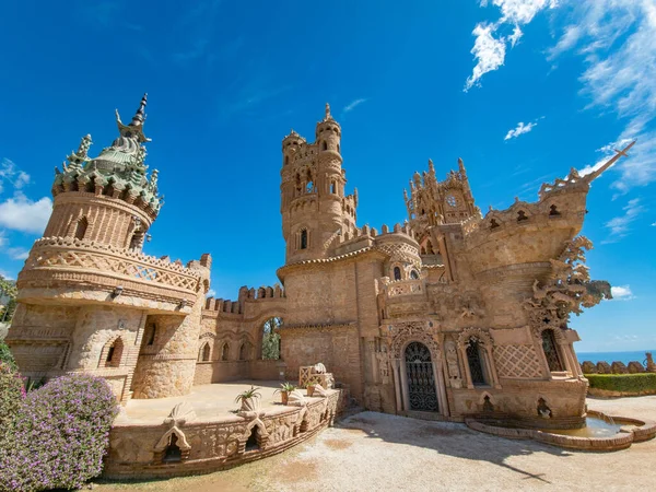 Benalmadena, Endülüs, İspanya 'daki güzel Colomare şatosunun manzarası