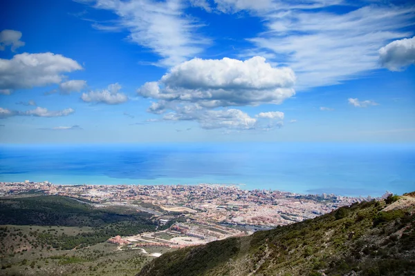 Malaga 'nın Benalmadena yakınlarındaki dağdan görünüşü, Endülüs, İspanya