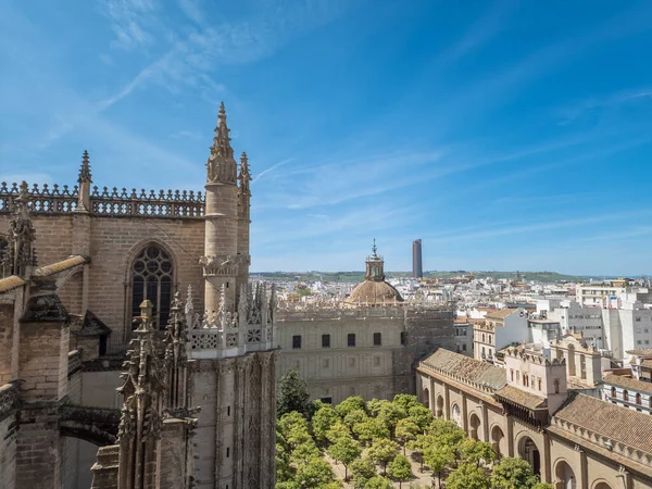  Sevilla, Endülüs, İspanya 'daki görkemli katedralin mimarisi