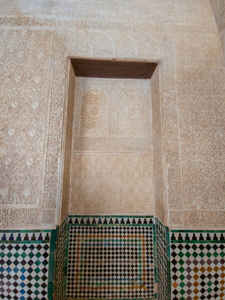 Архитектурные детали дворца Альгамбра в Гранаде, Андалусия, Испания 