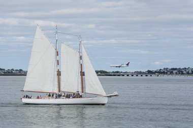 Boston, ABD, CIRCA 2022: Gündüz vakti Boston limanının ayrıntıları.