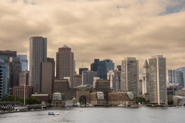 Boston, ABD, CIRCA 2022: Gündüz vakti Boston limanının ayrıntıları.