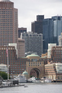 Boston, ABD, CIRCA 2022: Gündüz vakti Boston limanının ayrıntıları.