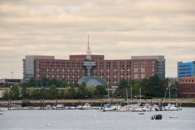 Boston, ABD, CIRCA 2022: Gündüz vakti Boston limanının ayrıntıları.