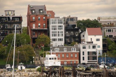 Boston, ABD, CIRCA 2022: Gündüz vakti Boston limanının ayrıntıları.