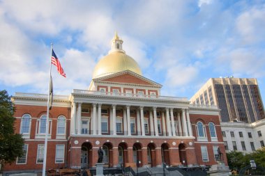 ABD bayrağı sallayan eski belediye binası, Boston.