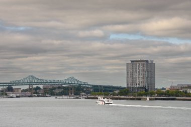 Boston, ABD, CIRCA 2022: Gündüz vakti Boston limanının ayrıntıları.