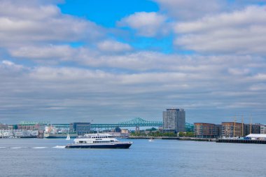 Boston, ABD, CIRCA 2022: Gündüz vakti Boston limanının ayrıntıları.