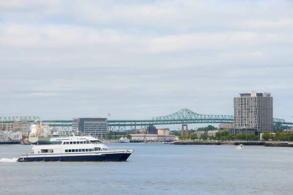 波士顿 Circa 2022 白天波士顿港口的详细情况 — 图库照片
