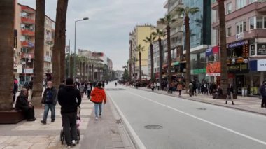 Cinar Meydani, Denizli Türkiye, Ekim 2022: Şehir merkezinin en ünlü kesiminden, 