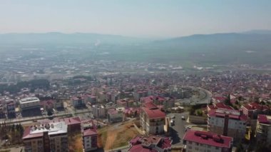 Abdülhamit Han Camii 'nin 360 derecelik görüntüsü, şehrin ortasındaki ünlü caminin görüntüsü, şehrin en üst görüntüsü, akşamları kubbeli modern yerleşim yerinin manzarası..