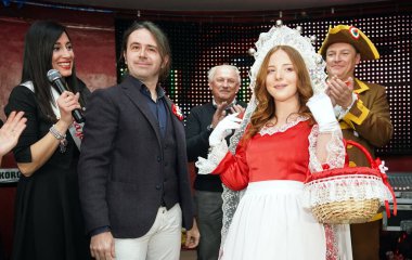 Vercelli, İtalya - 5 Ocak 2020: 2020 karnavalının açılış töreni. Yeni 