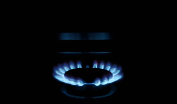 Mutfakta iç gaz alevleri yanıyor.