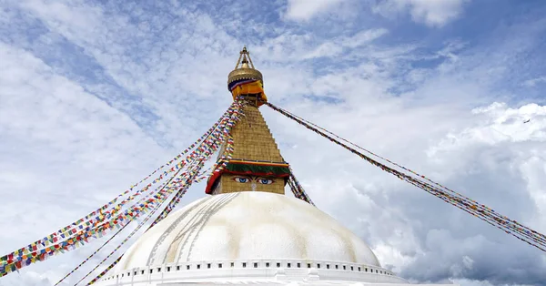 Katmandu, Nepal - 7 Ağustos 2019 - Boudhanath 'daki büyük stupa