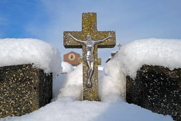 Het Kruis Van Christus Verschijnt Sneeuw — Stockfoto