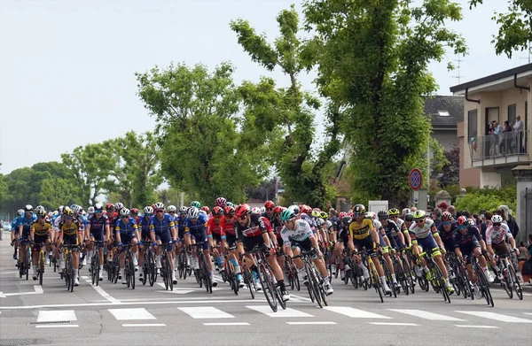 Vercelli şehrindeki Giro d 'Italia geçidi.