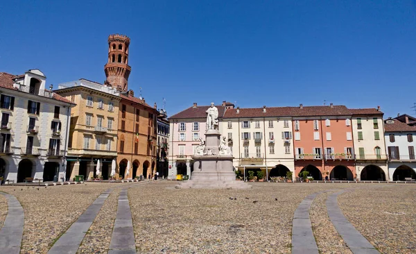 Piazza Cavour Het Centrale Plein Van Stad Gedomineerd Door Torre Rechtenvrije Stockafbeeldingen
