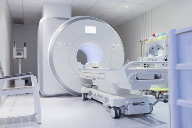 Yüksek teknoloji modern ekipmanlarla nükleer manyetik rezonans görüntüleme laboratuvarı