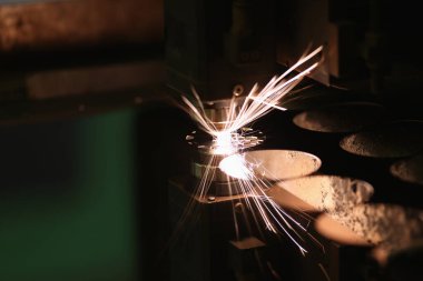 Yüksek hassasiyet kesme teknolojisi. Cnc lazer kesimi