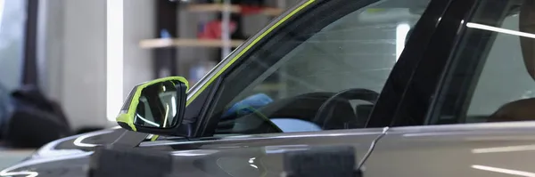 Preparing car for polishing at service center — Stock Photo, Image