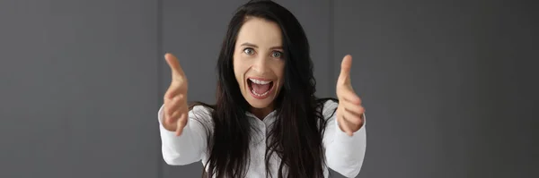 Retrato de uma jovem gritando closeup mulher — Fotografia de Stock