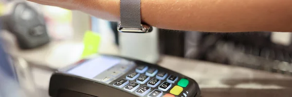 Woman puts hand with smart watch and pays contactless payment — Stock Photo, Image