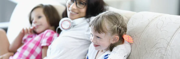 Sweet kids watching tv — Foto Stock