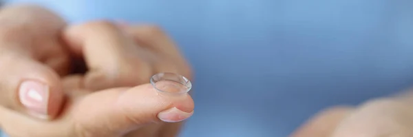 Soft contact lens on finger and storage box closeup — Stock Photo, Image