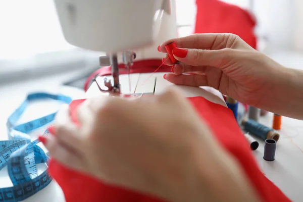 Seamstress Hands Thread Red Thread Sewing Machine Close Seamstress Creates — Stock Photo, Image