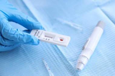 Hastalığı tespit etmek için COVID-19 testi yapın.